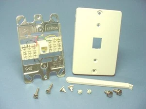 Leviton Almond QUICKCONNECT Uchwyt ścienny Gniazdo wylotowe telefonu Typ 630A 40253-A - Zdjęcie 1 z 5