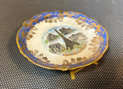 Ancien petit souvenir de Paris assiette en porcelaine de Limoges Tour Eiffel - Photo 1/4