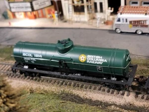 Walthers Trainline HO Scale BRISTISH COLUMIA RAILWAY TANK CAR GREEN 931-1441 NEW - Picture 1 of 8