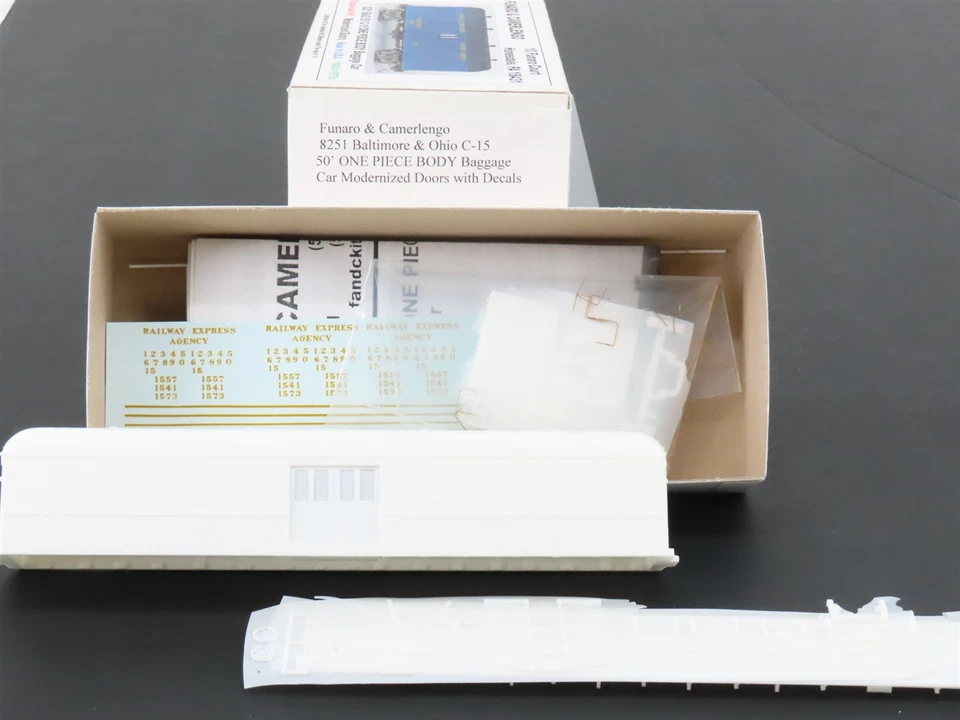 HO Funaro & Camerlengo Kit 8251 B&O One Piece Body Baggage Passenger w/ Decals - Image 1 of 4