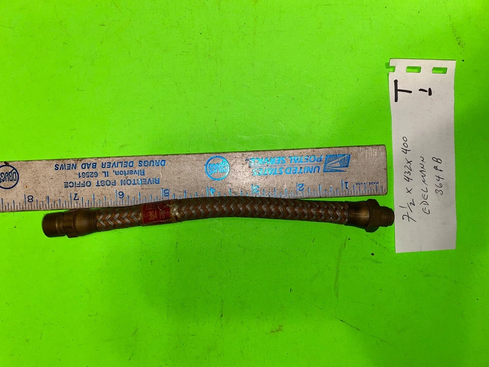 Manguera, cubierta metálica, 7 1/2 pulgadas, accesorios de 0,432 x 0,400 pulgadas.   Artículo: 21733 Foto 1 de 1