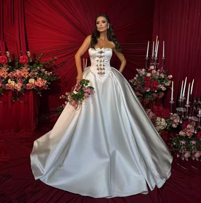 Vestido de novia de satén sin mangas sin tirantes línea A de princesa Foto 1 de 4