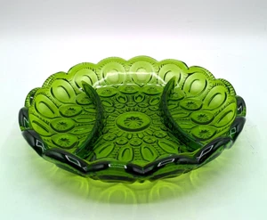 Plato dividido vintage LE Smith luna y estrellas nueces de caramelo de vidrio verde 8,25" - Imagen 1 de 5