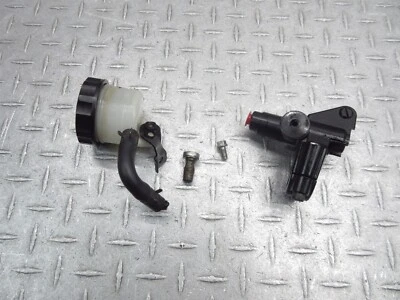 Cilindro maestro de freno delantero Triumph Sprint ST 1050 2007 05-12 SOLO PARA REPUESTOS Foto 1 de 4