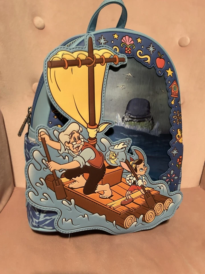 Mini Mochila Loungefly Disney Pinocho Balsa Mate Nueva con Etiquetas Foto 1 de 4