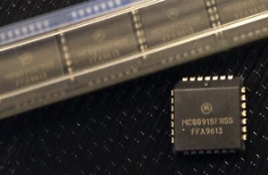 MOTOROLA MC88915FN55 PLL Based Clock Driver PQCC28 **NEW** Qty.2 - Picture 1 of 1