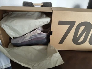 YEEZY BOOST 700 V2 TEPHRA - Bild 1 von 4