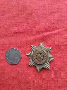The CHESHIRE Regiment Rare Vintage Military Cap Badge With Slider - Bild 1 von 3