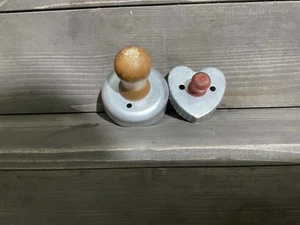 Vintage Crimped ruffled wood handle cookie cutter heart, & Alum. Biscuit Cutter - Bild 1 von 3