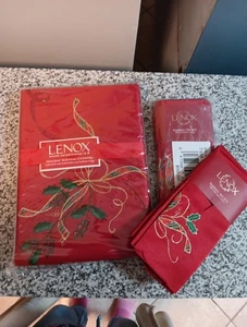 LENOX Navidad Rojo Poinsettia 60 x 102 Mantel 8 Servilletas Lenox Nuevo En Bolsa - Imagen 1 de 8