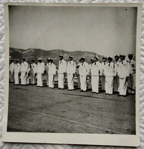MARINE NATIONALE_PORTE-AVIONS ARROMANCHE_REMISE MÉDAILLE MILITAIRE_14 AOÛT 1952_ - Foto 1 di 3