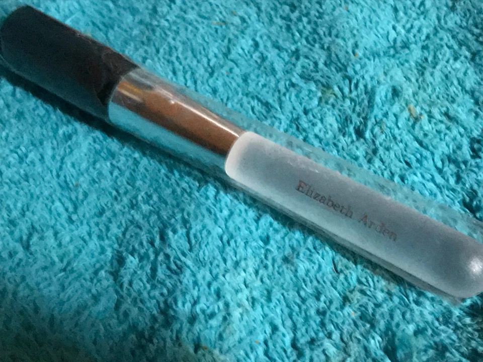 RARO Cepillo de Maquillaje Facial Elizabeth Arden NUEVO en Funda de Plástico 6 1/2" de Largo Foto 1 de 1