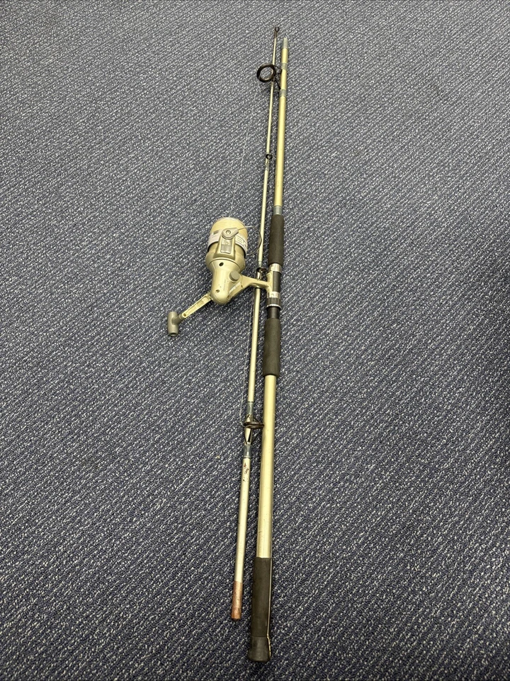 9' 2-Pc Quantum Blue Runner Fishing Rod 15-25 & Blue Runner br1-80 - Image 1 of 4