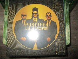Puscifer – Live At Arcosanti 2xLP – gold/black vinyl - Bild 1 von 1