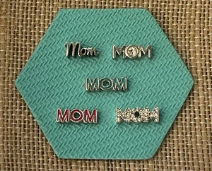  Auténticos dijes Origami Owl MOM - verde azulado, rosa, guión o legado - NUEVO  - Imagen 1 de 1