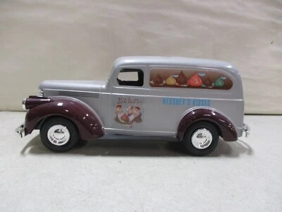 Chevrolet Suburban Hersheys Kisses Ertl 1946 Foto 1 de 4