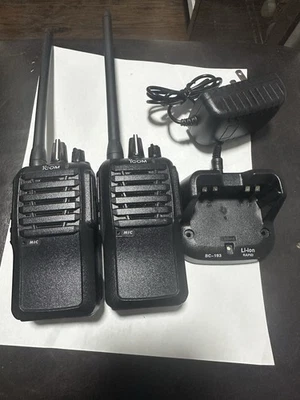 Icom F3001 16 Channel 5 watt 136-174 MHz VHF Analog Two Way Radio 2 RADIOS - Image 1 of 4