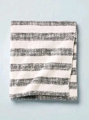 Magnolia Hearth & Hand ~ Manta a rayas con borde de contraste gris ferrocarril/crema  Foto 1 de 4