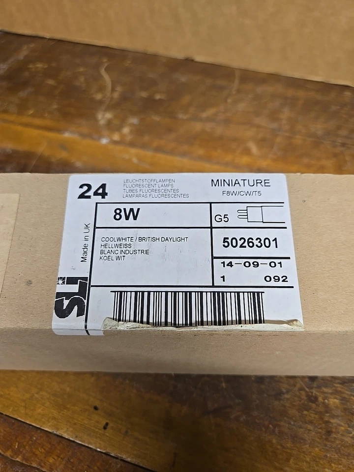 GE Fluorescent Bulb 12 Inch F8 Cool White 400 Lumens 8 Watts No.98112. .