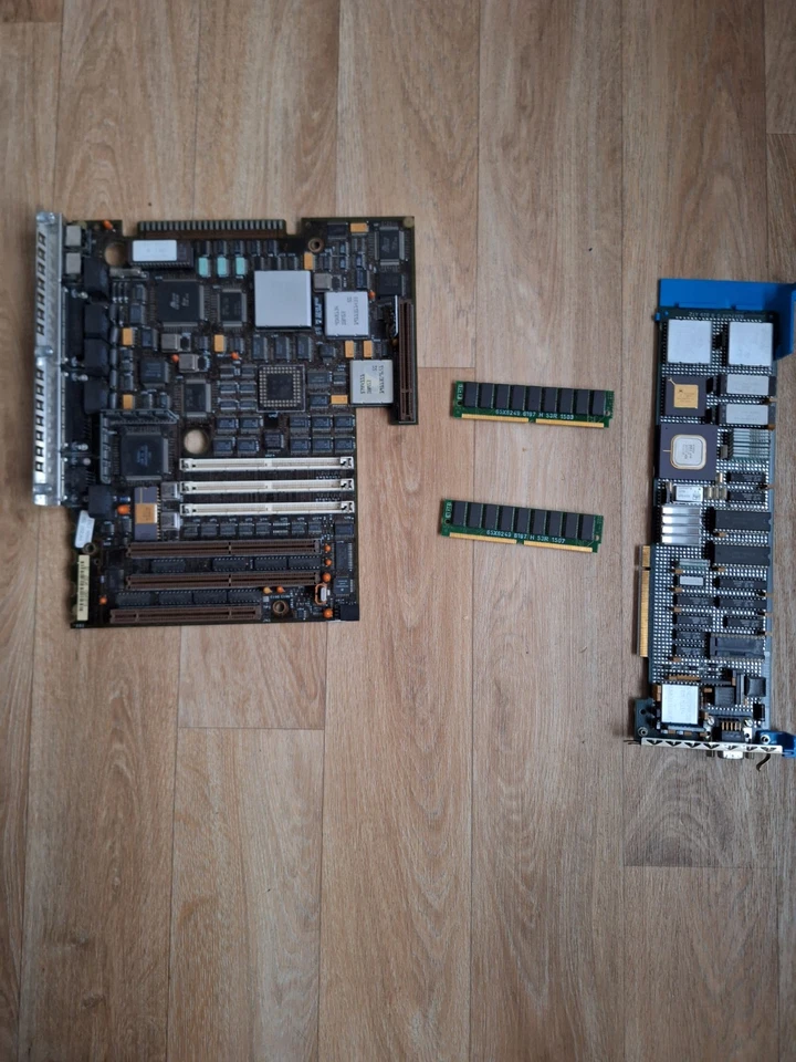 IBM PS/2 Model 70 386DX System Board Bundle – RAM & Token Ring Card Included - Bild 1 von 4