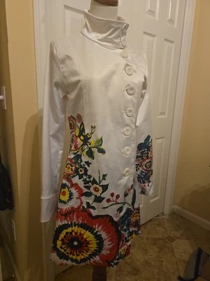 Abrigo de Primavera DESIGUAL NUEVO CON ETIQUETAS Talla 4-6 Foto 1 de 4