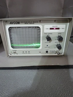 Monitor de pantalla de espectro AVCOM modelo SDM-42A no probado Foto 1 de 4