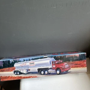 Texaco Toy Tanker Truck 1995 Edition Lights Sound Semi Truck New Sealed - Afbeelding 1 van 6
