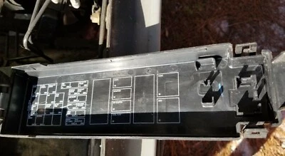 Cubierta de tapa de caja de fusibles Jeep Grand Cherokee 2005 2006 2007 2008 bajo capó OEM 12 pulgadas Foto 1 de 2