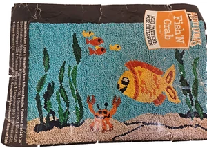 Fisch und Krabbe Tante Lydias bedruckter Teppichstoff offenes Paket KEIN Garn 24 x 36 Zoll - Bild 1 von 7