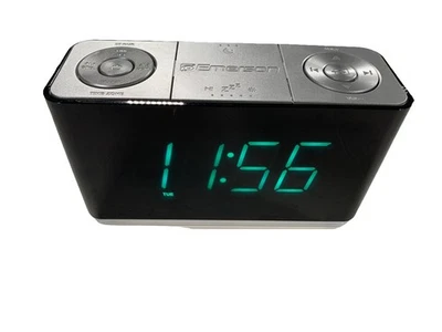 LED SmartSet Emerson Digital Reloj Despertador Acorde con USB y Puerto Auxiliar/Control de Atenuación Foto 1 de 4