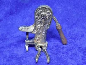 VINTAGE VINTNER BRASS WINE OPENER CORK SCREW CHERUB DESIGN UNCORKER - Picture 1 of 7