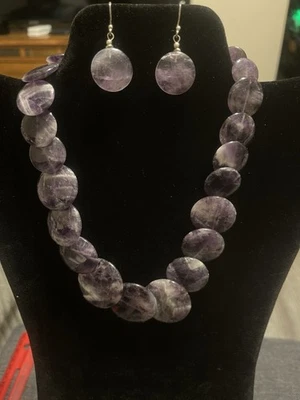 Hermoso conjunto de collar y pendientes de amatista púrpura piedra lisa pulida Foto 1 de 4