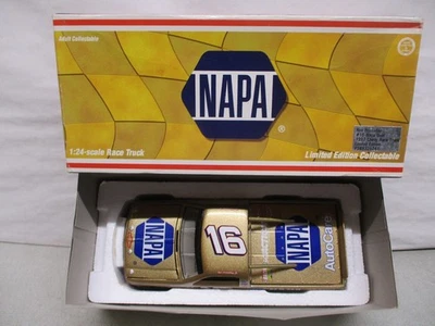 Camión de carreras Action Ron Hornaday NAPA Gold 1997 Chevy 1/24 Foto 1 de 2