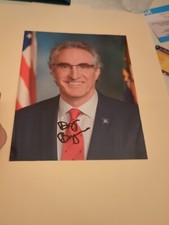 DOUG BURGUM GOVERNOR NORTH DOKOTA 2024 PRESIDENT SIGNED AUTOGRAPH 8*10 PHOTO 