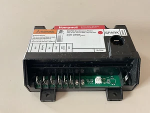 HONEYWELL S8670K3000 SPARK IGNITION CONTROL MODULE - Picture 1 of 4