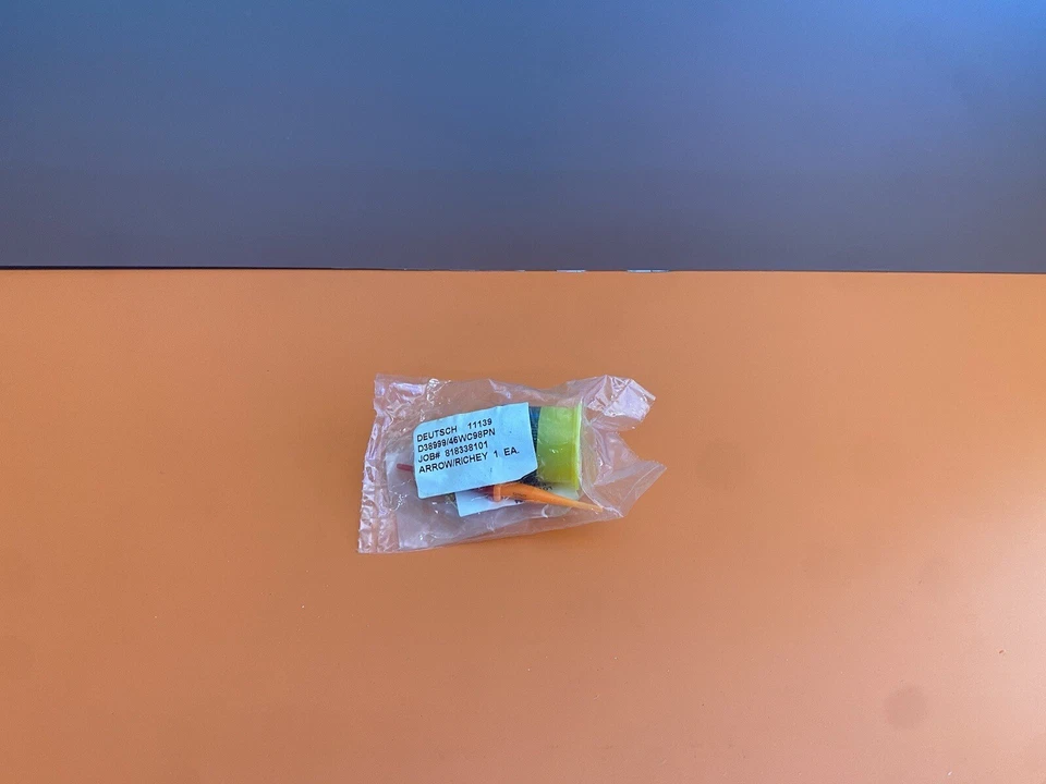 Deutsch 圆形 MIL 规格连接器直插头。 D38999/46WC98PN 保修 & 延长技术支持  — 第 1/4 张图片