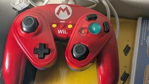 Nintendo Wii U Mario Rot Blau Kabelgebunden Fight Pad Controller GameCube - Bild 1 von 5