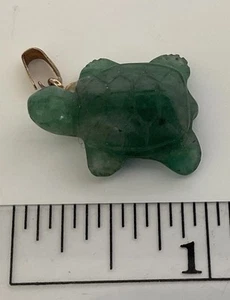 Vintage Natural Jade Jadeite ( Not Sure) Small 3D Sea Turtle Handcarved Pendant - Bild 1 von 2