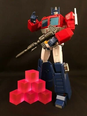 Masterpiece Scale Energon Cubes - G1 Pink - Image 1 of 4