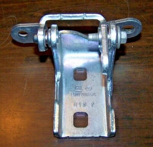 GM OEM UPPER LEFT DOOR HINGE - 13281820 - BUICK - NEW - Picture 1 of 5