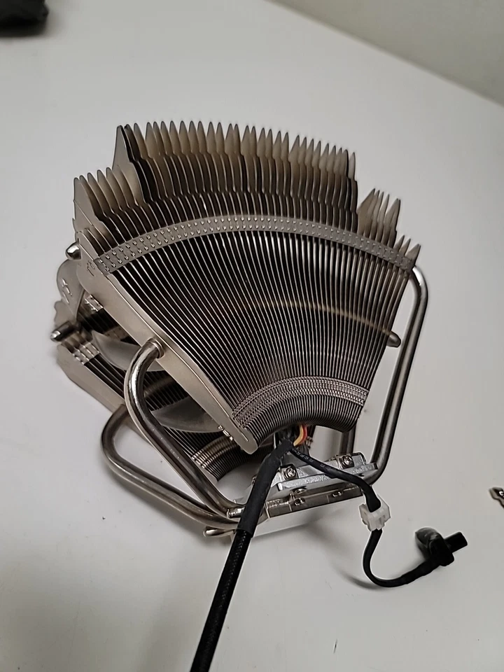 Thermaltake V1-AX Dual-socket 1366 Ultra-High Performance Heatpipe Cooler - Image 1 of 4