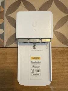 Ubiquiti N-Sw Nanoswitch 4-Port Poe Gigabit Network Switch and POE Injector - Picture 1 of 4