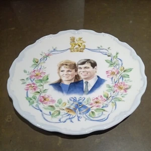 Prince Andrew and Sarah Ferguson Commemorative Wedding Plate 1986 - Picture 1 of 3