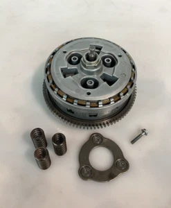 Conjunto de cesta de embrague KAWASAKI NINJA EX650 Z650 20-24 buje exterior OEM - Imagen 1 de 2