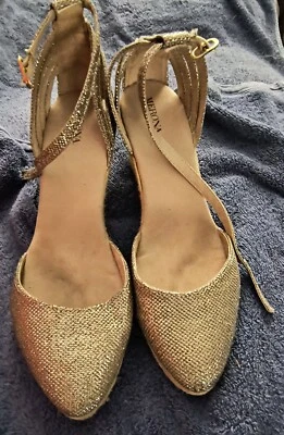 Sandalias de cuña doradas brillantes talla 9 Foto 1 de 4