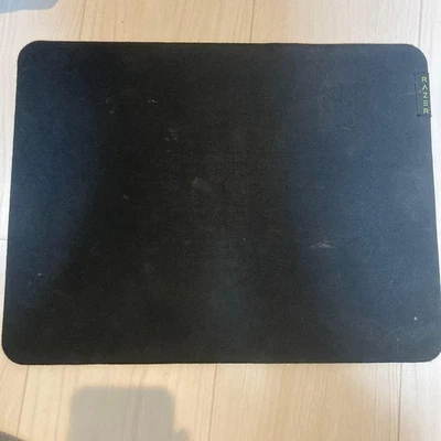 Alfombrilla de ratón Razer negra y verde textura hexagonal 27 cm x 36 cm Foto 1 de 4