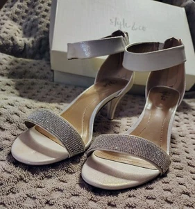 Woman's Style&Company PHILLYSSLV White Sparkle* Open-toe *Sandals *Size 9M - Picture 1 of 10