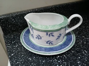 VILLEROY & BOCH SWITCH 3 GRAVY BOAT AND STAND - Picture 1 of 3