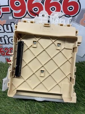 ✅ Toyota Corolla 2016 cabina caja de fusibles PN:82730-02F42 OEM Foto 1 de 4