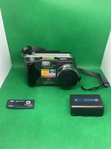 SONY Cybershot DSC-S30 1.3MP Digital Camera - Picture 1 of 6